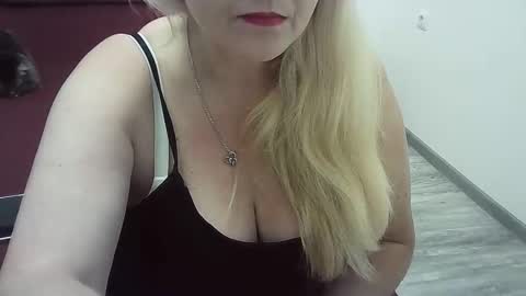 Ttrnynela online show from 10.21.25