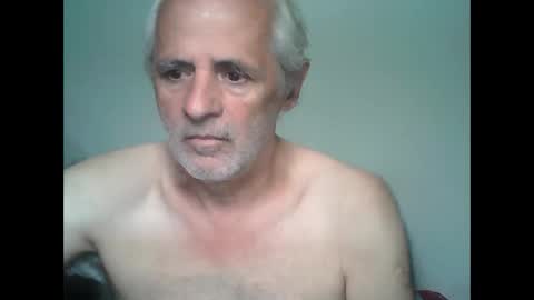 Snapshot of tuamigo8a chatting on 12.04.25 Siveomeves online show from 12.04.25