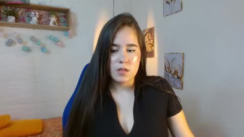 Snapshot of tulunaroja chatting on 10.30.25 tulunaroja online show from 10.30.25