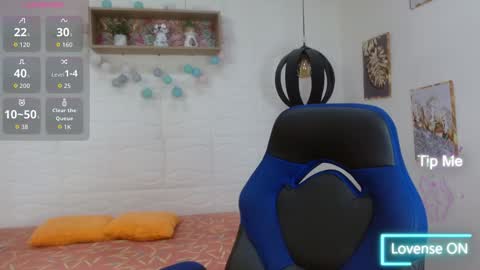 Snapshot of tulunaroja chatting on 11.19.25 tulunaroja online show from 11.19.25