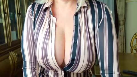 Snapshot of tunderose chatting on 02.17.25 Tunde online show from 02.17.25