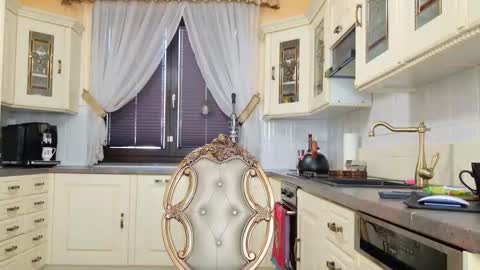 Snapshot of tunderose chatting on 02.22.25 Tunde online show from 02.22.25