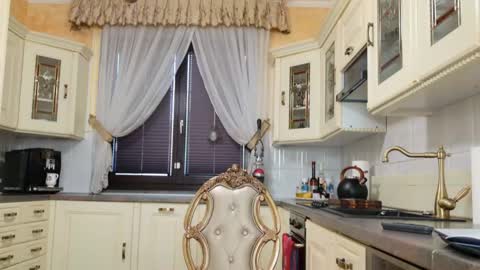 Snapshot of tunderose chatting on 03.01.25 Tunde online show from 03.01.25