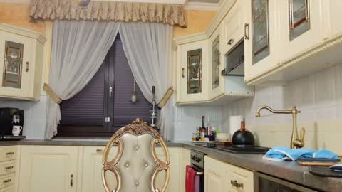 Snapshot of tunderose chatting on 03.04.25 Tunde online show from 03.04.25