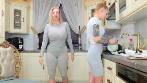 Snapshot of tunderose chatting on 03.12.25 Tunde online show from 03.12.25