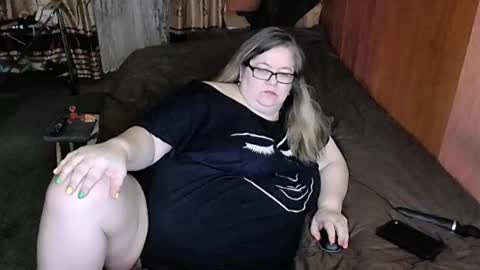 Snapshot of tviks chatting on 02.16.25 Lana online show from 02.16.25