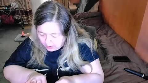 Snapshot of tviks chatting on 02.18.25 Lana online show from 02.18.25