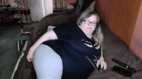 Snapshot of tviks chatting on 02.18.25 Lana online show from 02.18.25