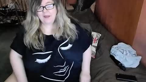 Snapshot of tviks chatting on 02.20.25 Lana online show from 02.20.25