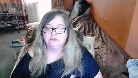 Snapshot of tviks chatting on 02.21.25 Lana online show from 02.21.25