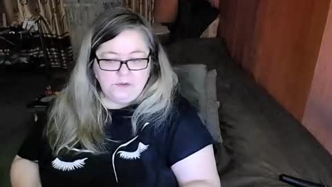 Snapshot of tviks chatting on 02.23.25 Lana online show from 02.23.25