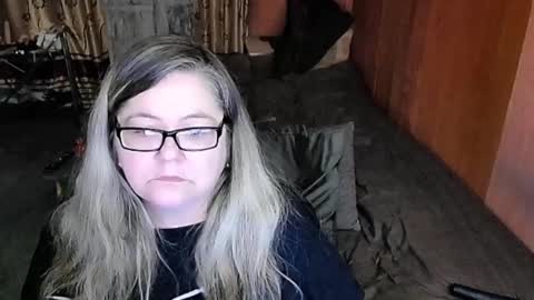 Snapshot of tviks chatting on 02.23.25 Lana online show from 02.23.25