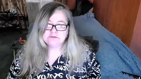 Snapshot of tviks chatting on 02.27.25 Lana online show from 02.27.25