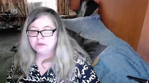 Snapshot of tviks chatting on 02.27.25 Lana online show from 02.27.25