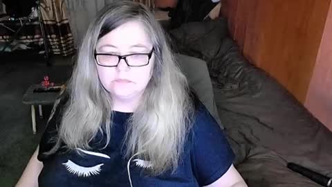 Snapshot of tviks chatting on 03.04.25 Lana online show from 03.04.25