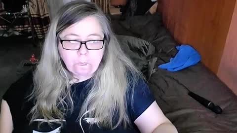 Snapshot of tviks chatting on 03.05.25 Lana online show from 03.05.25