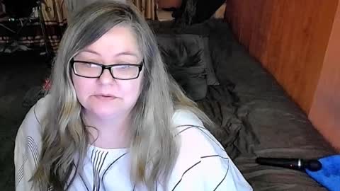 Snapshot of tviks chatting on 03.08.25 Lana online show from 03.08.25