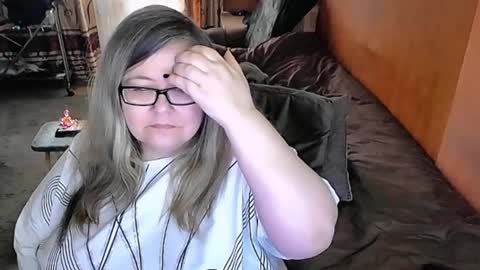 Snapshot of tviks chatting on 03.08.25 Lana online show from 03.08.25