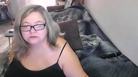 Snapshot of tviks chatting on 09.10.25 Lana online show from 09.10.25