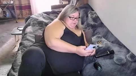 Snapshot of tviks chatting on 09.27.25 Lana online show from 09.27.25