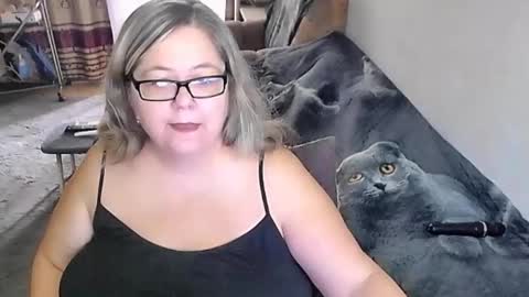 Snapshot of tviks chatting on 10.16.25 Lana online show from 10.16.25