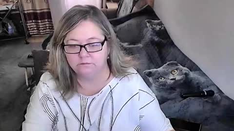 Snapshot of tviks chatting on 10.20.25 Lana online show from 10.20.25