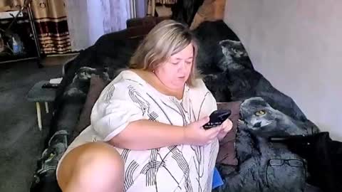 Snapshot of tviks chatting on 10.21.25 Lana online show from 10.21.25