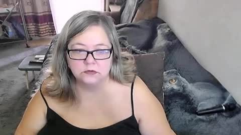 Snapshot of tviks chatting on 10.30.25 Lana online show from 10.30.25