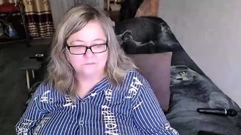 Snapshot of tviks chatting on 11.06.25 Lana online show from 11.06.25