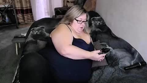 Snapshot of tviks chatting on 11.23.25 Lana online show from 11.23.25