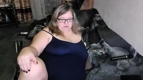 Snapshot of tviks chatting on 11.24.25 Lana online show from 11.24.25