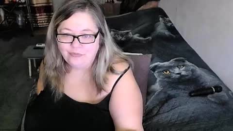 Snapshot of tviks chatting on 02.09.26 Lana online show from 02.09.26