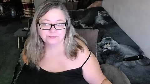 Snapshot of tviks chatting on 02.13.26 Lana online show from 02.13.26