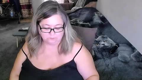 Snapshot of tviks chatting on 02.17.26 Lana online show from 02.17.26