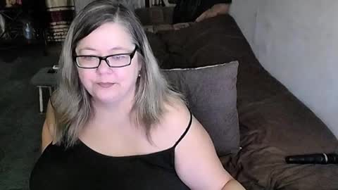 Snapshot of tviks chatting on 02.18.26 Lana online show from 02.18.26