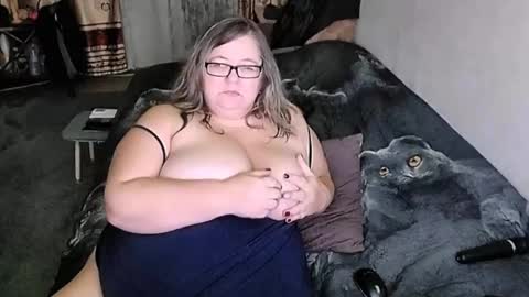 Snapshot of tviks chatting on 02.25.26 Lana online show from 02.25.26