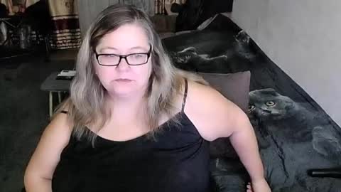 Snapshot of tviks chatting on 03.03.26 Lana online show from 03.03.26