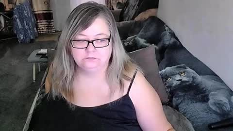 Snapshot of tviks chatting on 03.06.26 Lana online show from 03.06.26