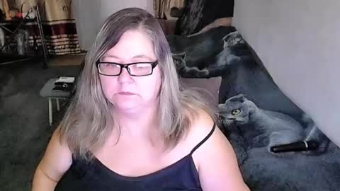 Snapshot of tviks chatting on 03.11.26 Lana online show from 03.11.26