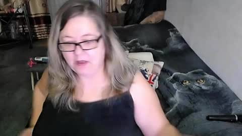 Snapshot of tviks chatting on 04.04.26 Lana online show from 04.04.26