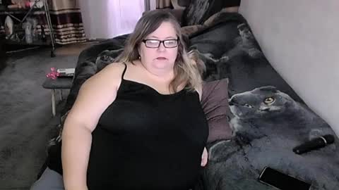 Snapshot of tviks chatting on 04.08.26 Lana online show from 04.08.26