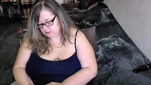 Snapshot of tviks chatting on 04.09.26 Lana online show from 04.09.26