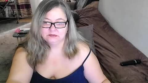 Snapshot of tviks chatting on 04.10.26 Lana online show from 04.10.26