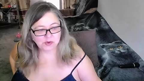 Snapshot of tviks chatting on 04.12.26 Lana online show from 04.12.26