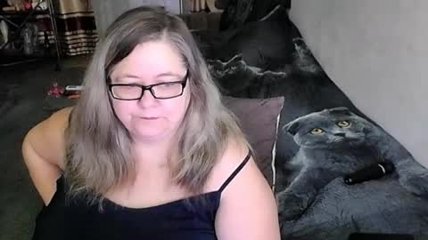 Snapshot of tviks chatting on 04.15.26 Lana online show from 04.15.26