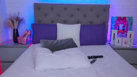 Hallie online show from 02.24.25