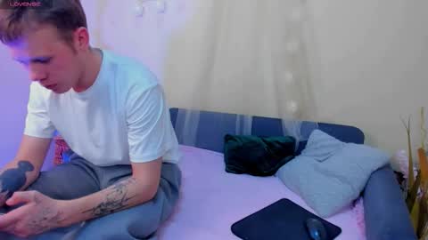 Snapshot of twelveeek chatting on 02.01.26 Angus online show from 02.01.26