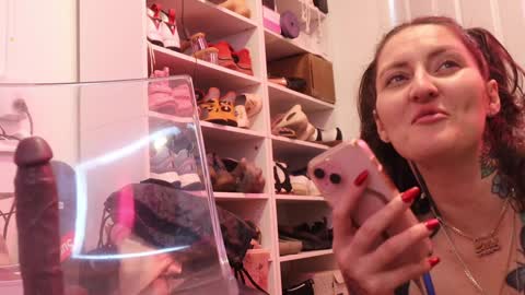 Elle online show from 12.27.24