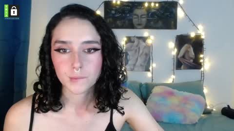 Snapshot of twinflamesxx chatting on 01.25.25 TwinFlamesXX online show from 01.25.25