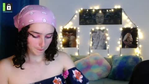 Snapshot of twinflamesxx chatting on 01.27.25 TwinFlamesXX online show from 01.27.25